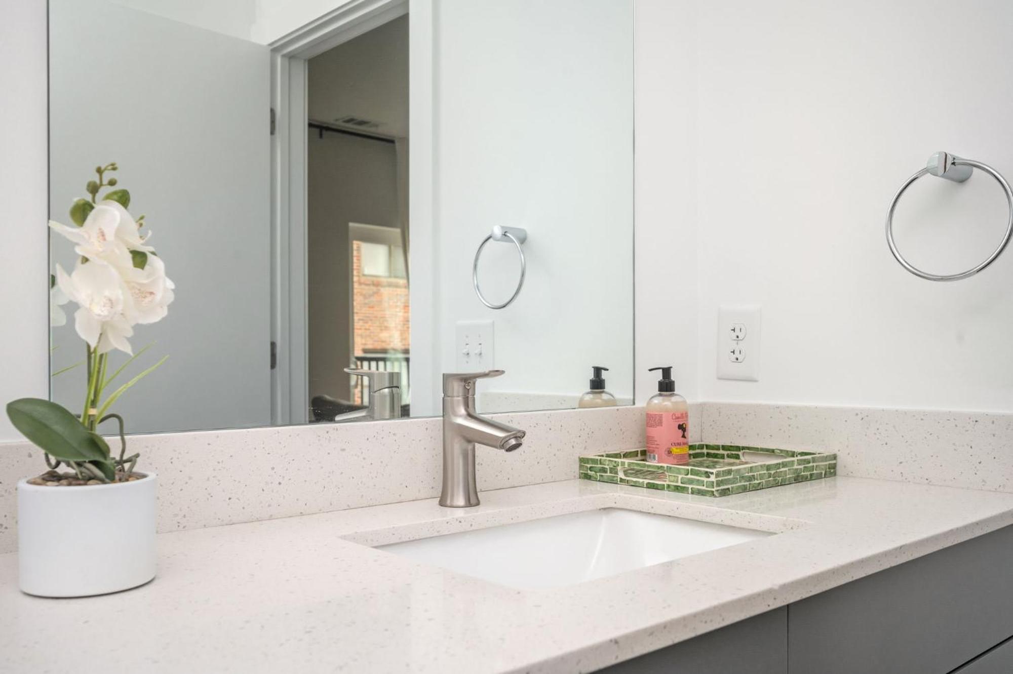 Luxury New 2b2b Private Balcony 542blvd * Atlanta